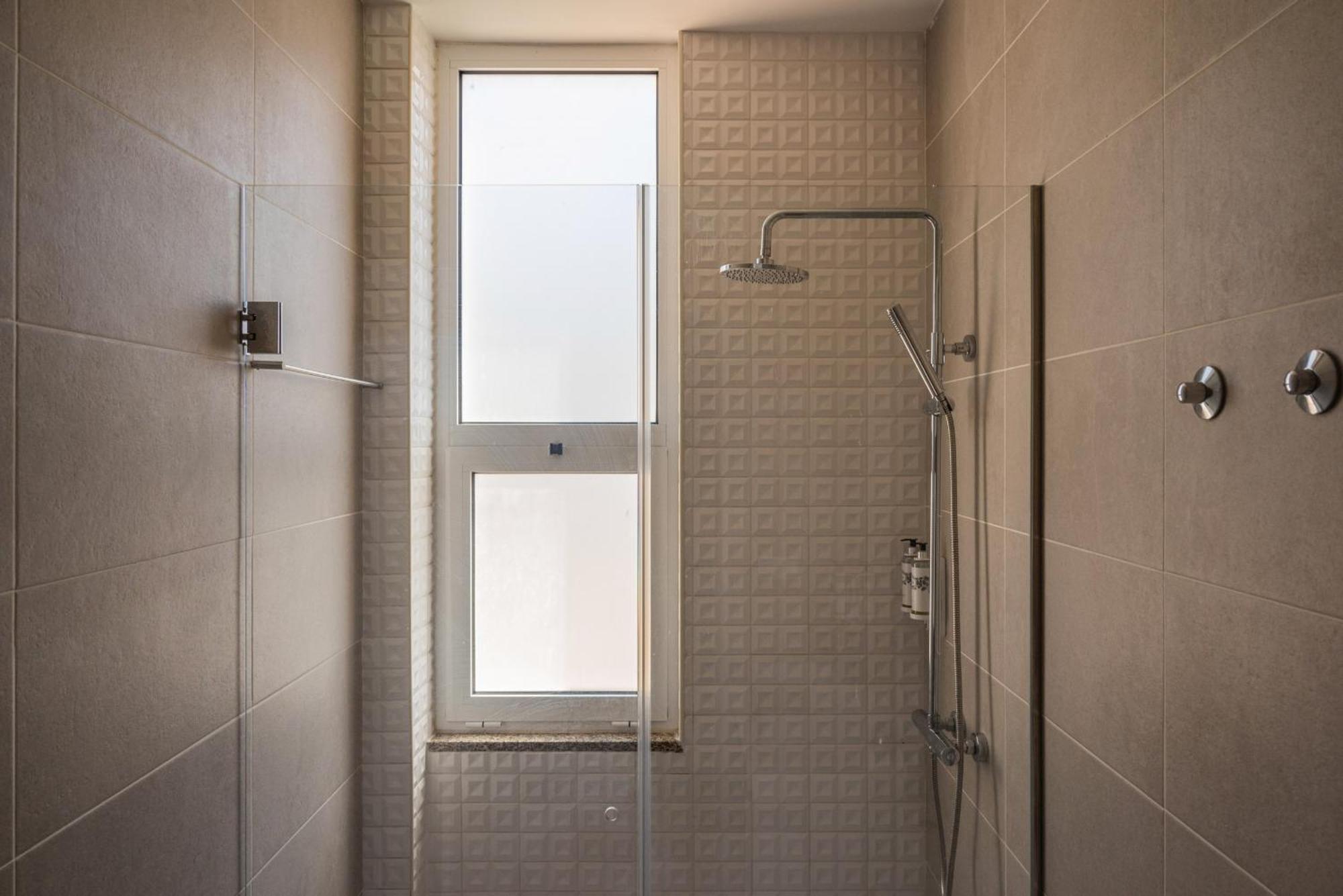 Lovely Charm House Downtown Porto Near Metro With Ac エクステリア 写真